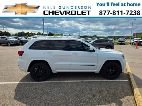 Used 2019 Jeep Grand Cherokee Altitude AWD/4WD image 6
