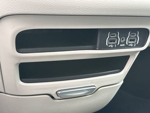 Used 2024 Chrysler Pacifica Touring-L image 36