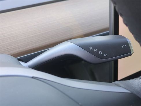 Used 2022 Tesla Model Y Long Range image 27