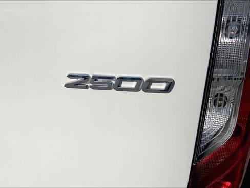 Used 2022 Mercedes-Benz Sprinter 2500 image 32