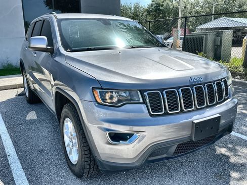 Used 2018 Jeep Grand Cherokee Laredo AWD/4WD image 11