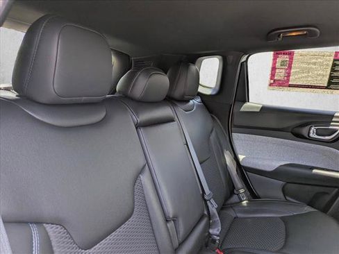 Used 2025 Jeep Compass Latitude AWD/4WD image 20