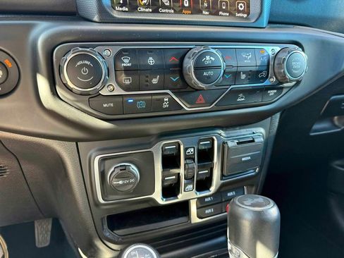 Used 2022 Jeep Wrangler Unlimited Sahara w/ Cold Weather Group image 26