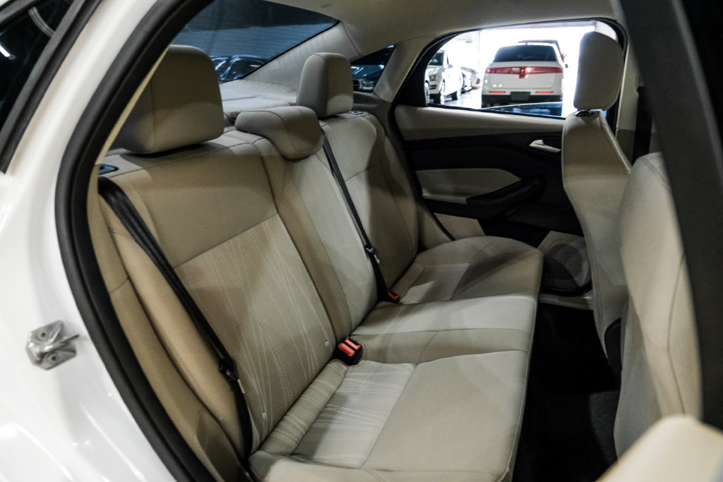 Used 2017 Ford Focus SE FWD image 35