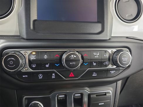 Used 2021 Jeep Wrangler Islander image 19