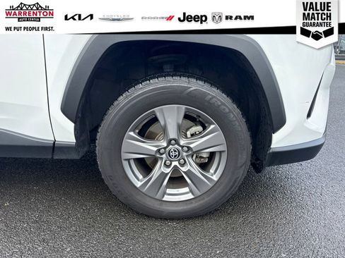 Used 2024 Toyota RAV4 XLE AWD/4WD image 5