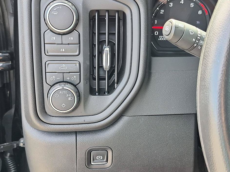 Certified 2025 Chevrolet Silverado 2500 Custom AWD/4WD image 19