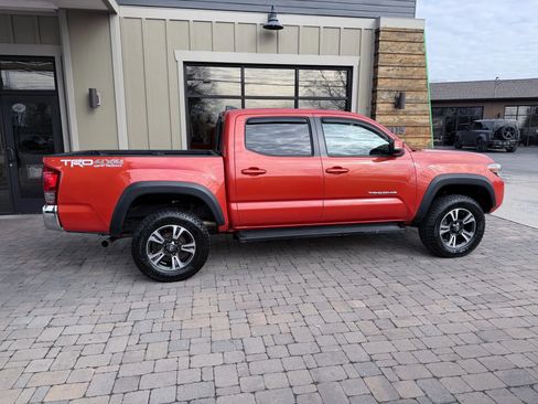 Used 2017 Toyota Tacoma TRD Off-Road w/ Tow Package (A/T) AWD/4WD image 7