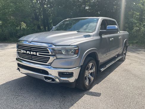 Used 2021 RAM 1500 Laramie AWD/4WD image 3