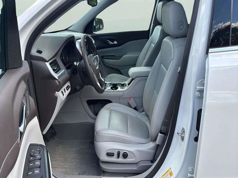 Used 2023 GMC Acadia SLT w/ Technology Package image 12