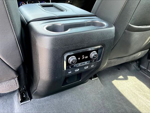 Used 2023 Chevrolet Tahoe Z71 w/ Luxury Package AWD/4WD image 10