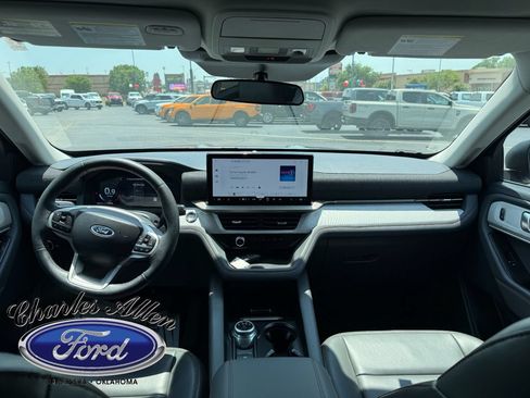 Used 2025 Ford Explorer Active w/ Active Comfort Package RWD image 13