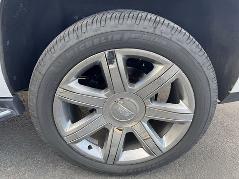 Used 2020 Cadillac Escalade Luxury image 12