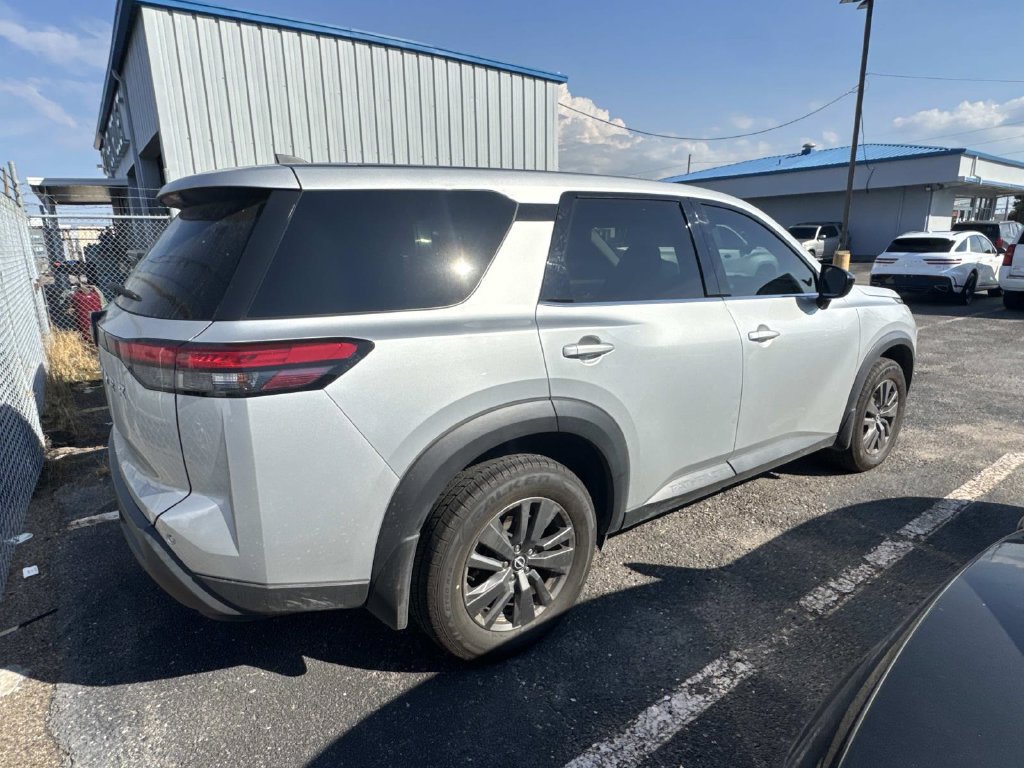 Used 2024 Nissan Pathfinder S FWD image 14
