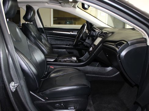Used 2017 Ford Fusion Energi Titanium FWD image 36