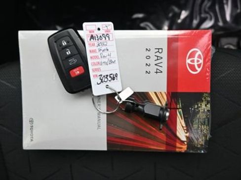 Used 2022 Toyota RAV4 XLE w/ Convenience Package AWD/4WD image 12