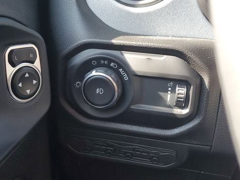 Used 2024 Jeep Wrangler Sport S image 28