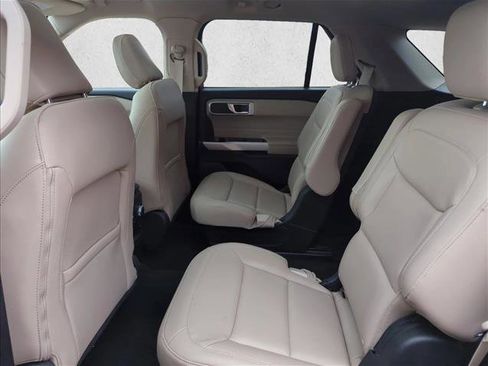 Used 2022 Ford Explorer XLT w/ Equipment Group 202A image 15