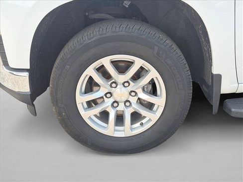 Used 2022 Chevrolet Silverado 1500 LT AWD/4WD image 21