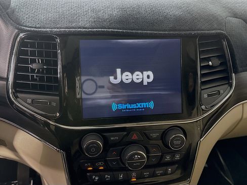 Used 2020 Jeep Grand Cherokee Limited w/ Premium Lighting Group image 18