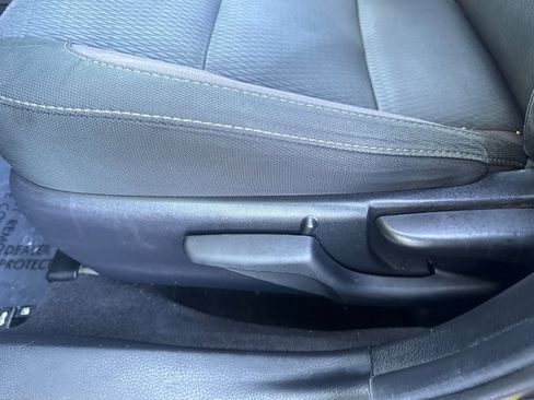 Used 2018 Toyota Corolla LE FWD image 13
