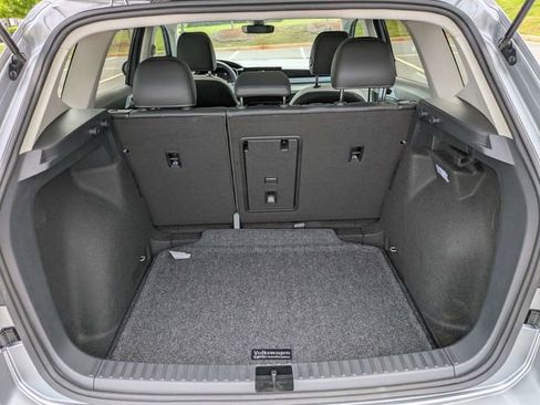 Used 2025 Volkswagen Taos SE FWD image 13