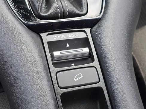 Certified 2025 Honda HR-V LX image 27