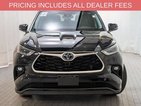 Used 2022 Toyota Highlander XLE AWD/4WD image 2