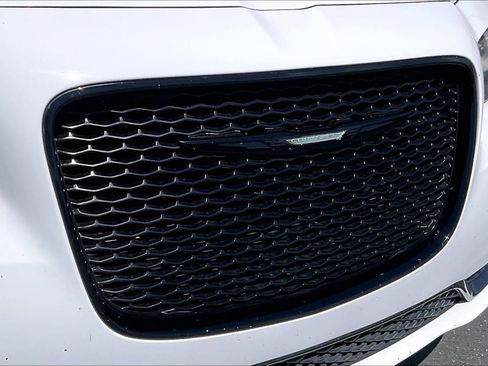 Used 2018 Chrysler 300 Touring w/ Sport Appearance Package image 28