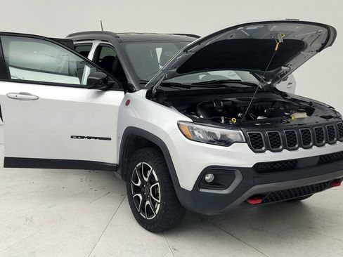 Used 2025 Jeep Compass Trailhawk image 10