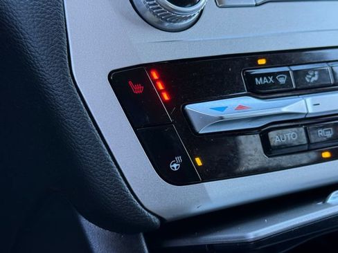 Used 2022 Ford Explorer XLT w/ Equipment Group 202A image 12