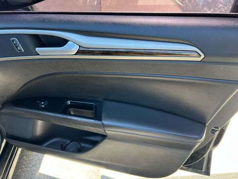 Used 2014 Ford Fusion SE w/ Equipment Group 202A FWD image 17