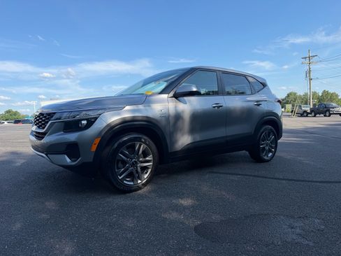 Used 2023 Kia Seltos LX AWD/4WD image 8