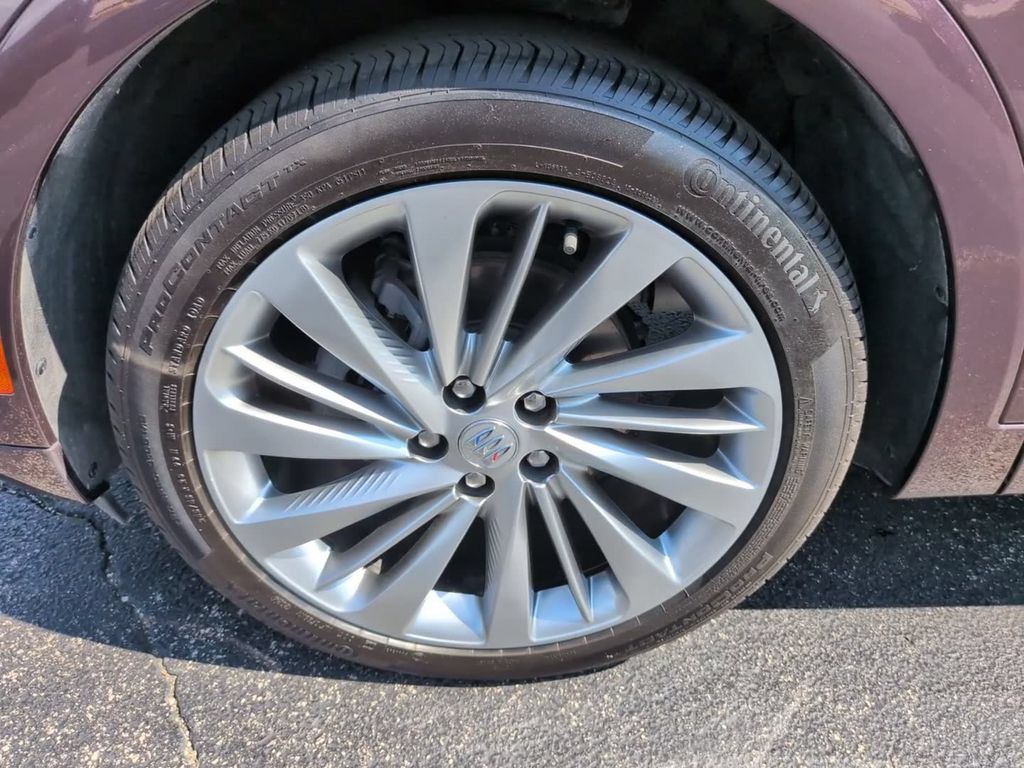 Used 2024 Buick Envision Avenir AWD/4WD image 11
