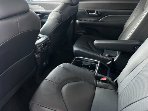 New 2026 Toyota Grand Highlander Platinum image 11