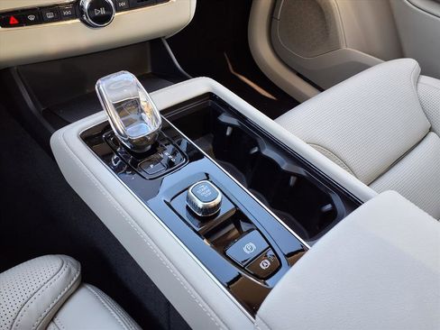 New 2026 Volvo XC90 B6 Ultra image 14