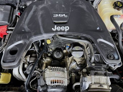 Used 2018 Jeep Wrangler Unlimited Sport S image 39