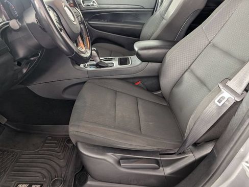 Used 2020 Jeep Grand Cherokee Laredo RWD image 12