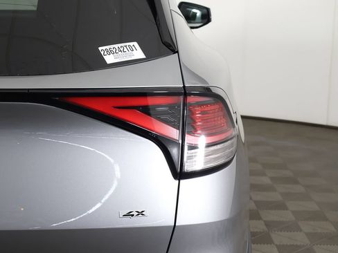 Used 2024 Kia Sportage EX AWD/4WD image 16