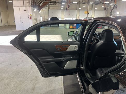 Used 2018 Lincoln Continental Reserve w/ Luxury Package AWD/4WD image 20