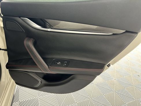 Used 2018 Maserati Ghibli RWD image 27