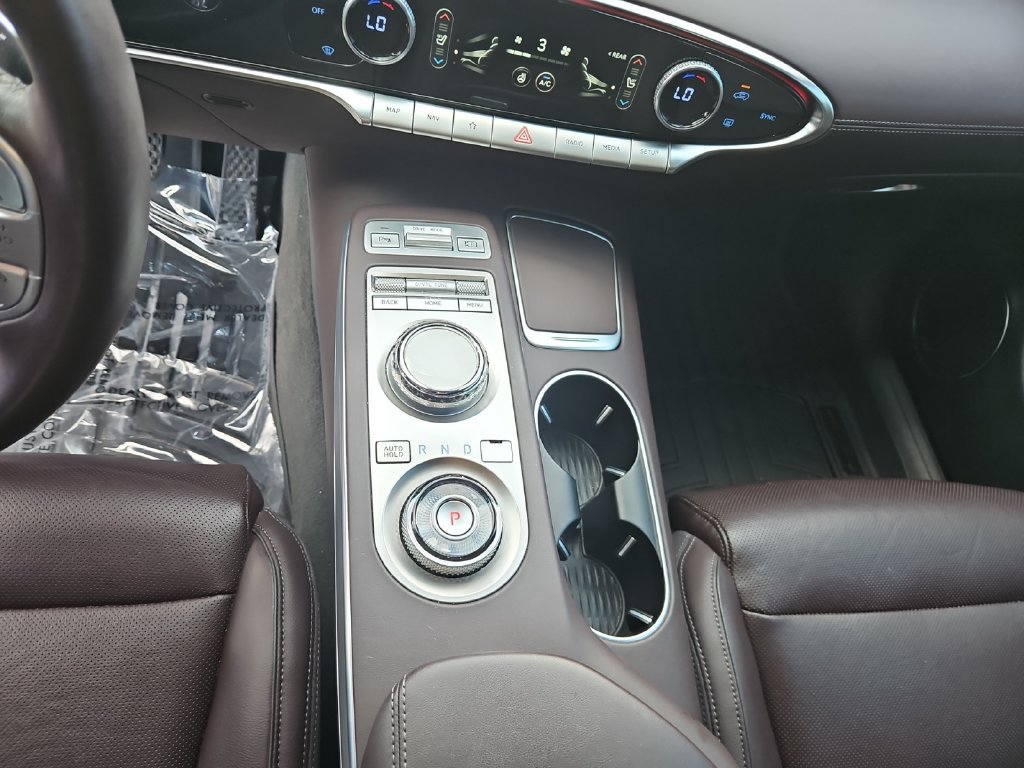 Used 2022 Genesis GV70 2.5T w/ Advanced Package AWD/4WD image 12
