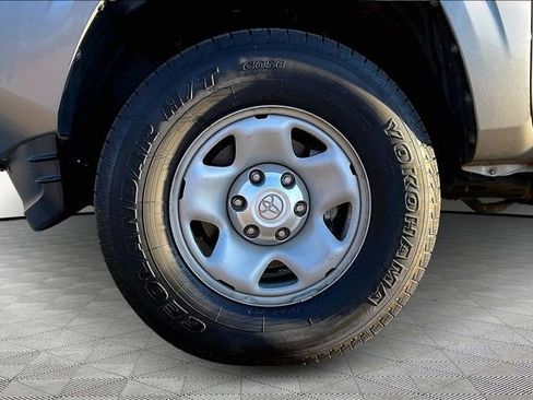 Used 2018 Toyota Tacoma SR image 20