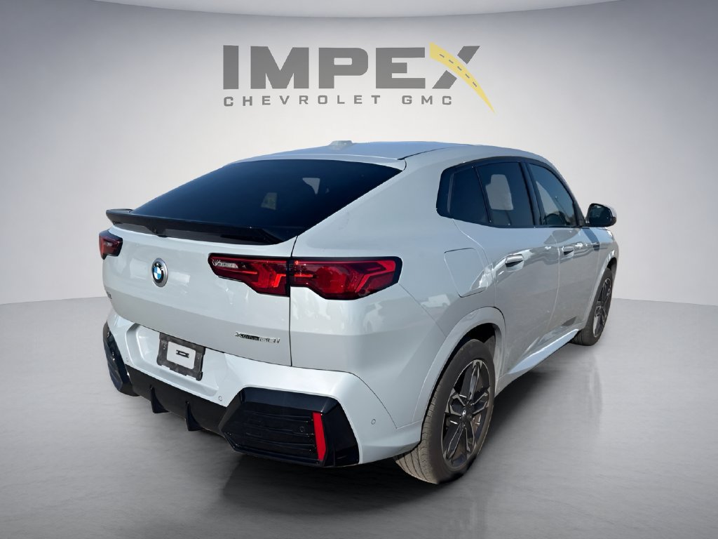 Used 2025 BMW X2 xDrive28i AWD/4WD image 5