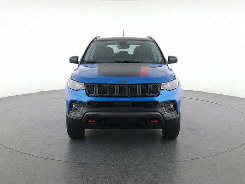 Used 2025 Jeep Compass Trailhawk AWD/4WD image 2