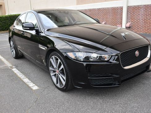 Used 2019 Jaguar XE Prestige RWD image 5