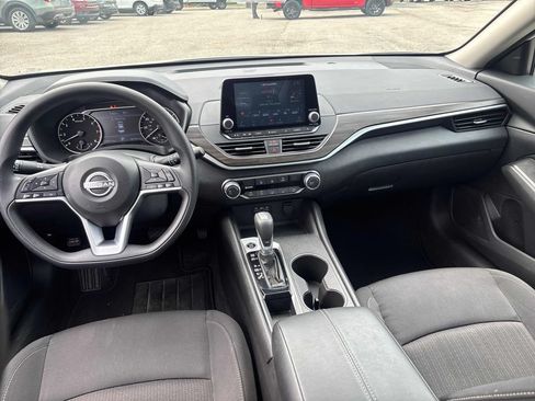 Used 2025 Nissan Altima 2.5 SV FWD image 19