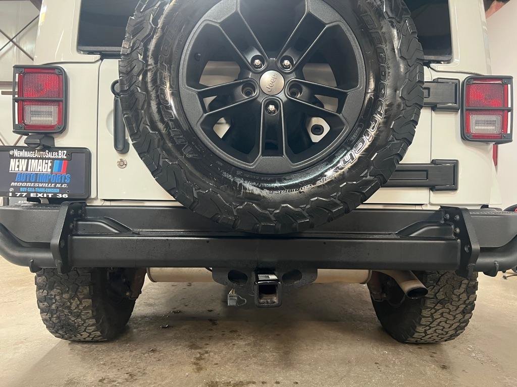 Used 2017 Jeep Wrangler Sahara AWD/4WD image 10