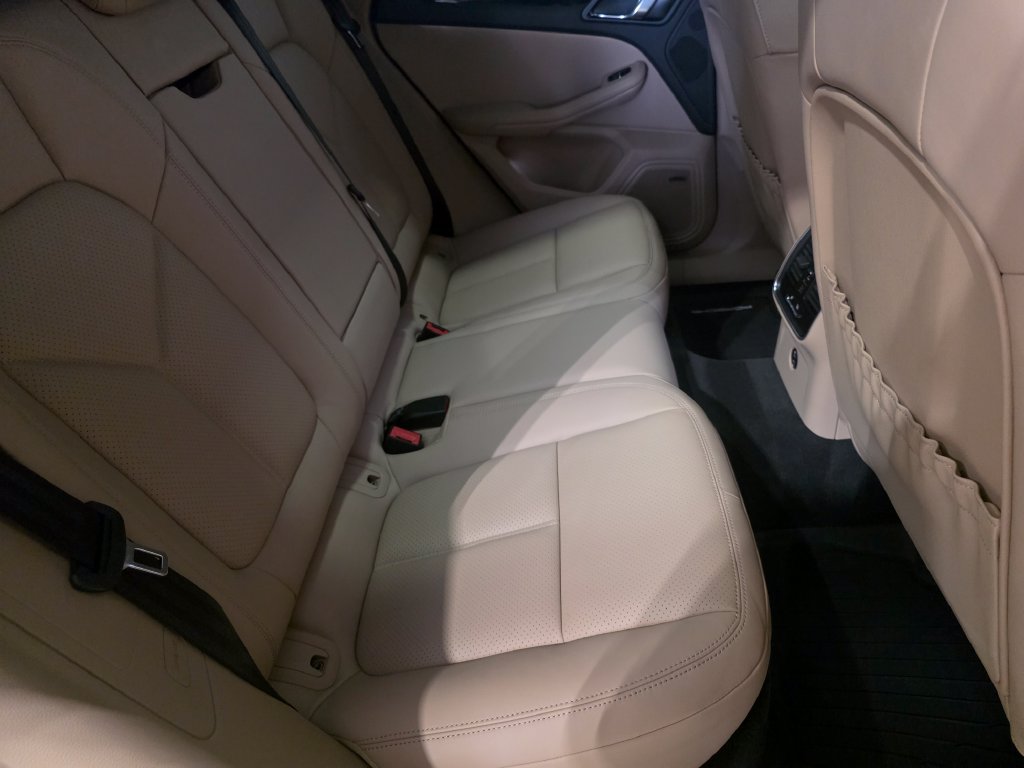 Certified 2026 Porsche Macan S AWD/4WD image 18
