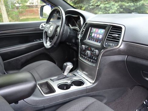 Used 2018 Jeep Grand Cherokee Laredo AWD/4WD image 25